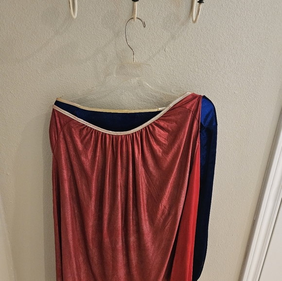 Superhero costume for holloween in Medium. Comes with boot covers, belt, skirt - Picture 4 of 7